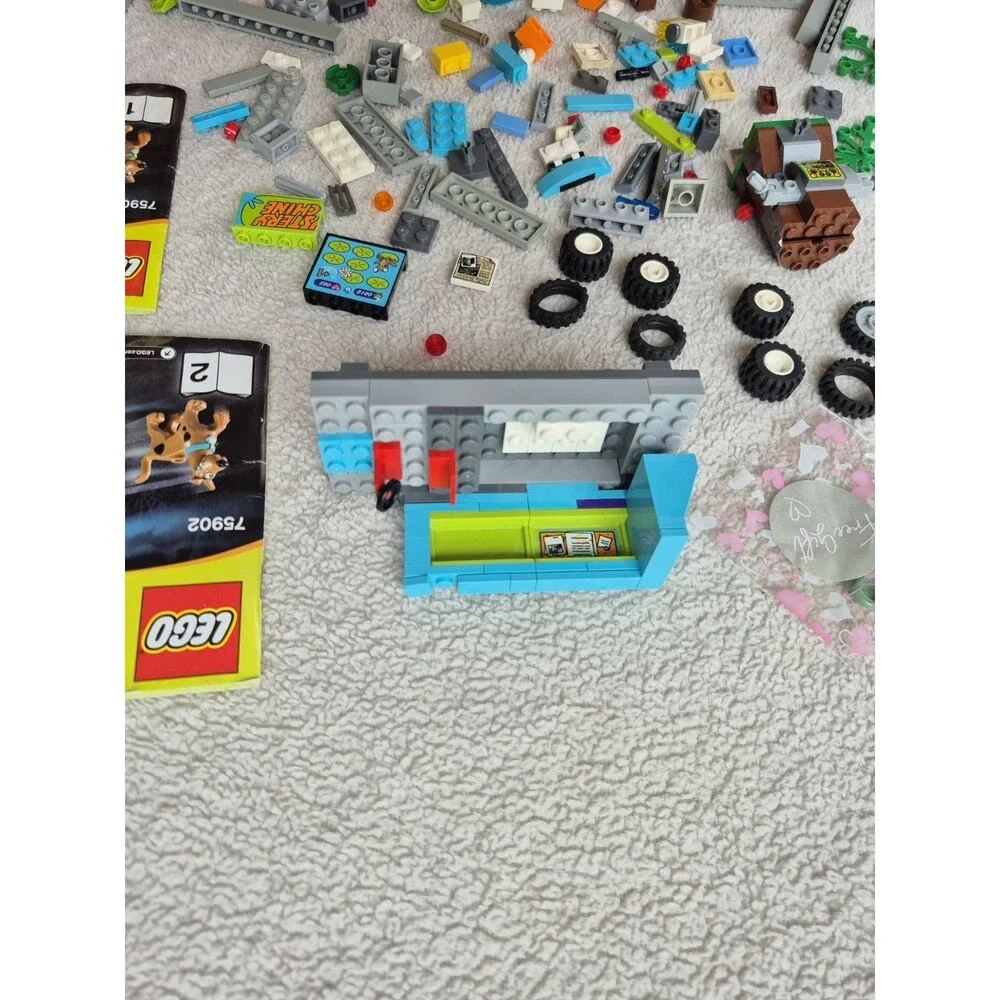 LEGO Scooby-Doo 75902 The Mystery Machine Incomplete Parts Lot w/ Instructions